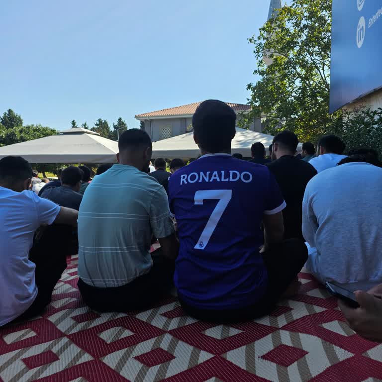 Cuma Namazında İmamın Sesi Duyulmuyor, Hoparlör Sorunu Çözülmeli