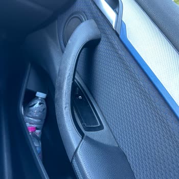 BMW X1 İç Kapı Tutamaçlarının Erimesi