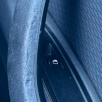 BMW X1 İç Kapı Tutamaçlarının Erimesi