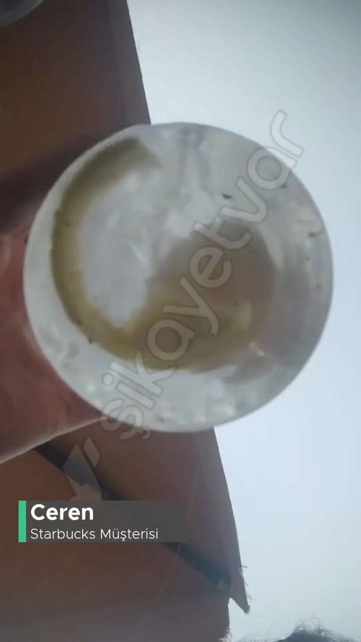 Starbucks İçecekten Siyah Şeyler Çıktı videonun kapak resmi
