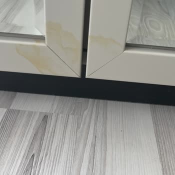 İki Ay Beklenen Dolapta Hızlı Sararma Sorunu