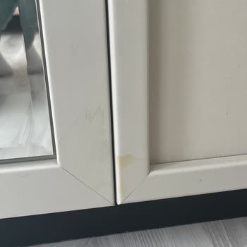 İki Ay Beklenen Dolapta Hızlı Sararma Sorunu