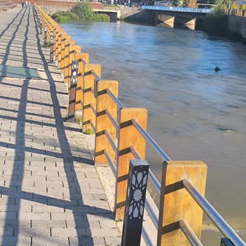 Kars Kalesi Altındaki Şelalenin Lağım Kokusu Turizmi Tehdit Ediyor