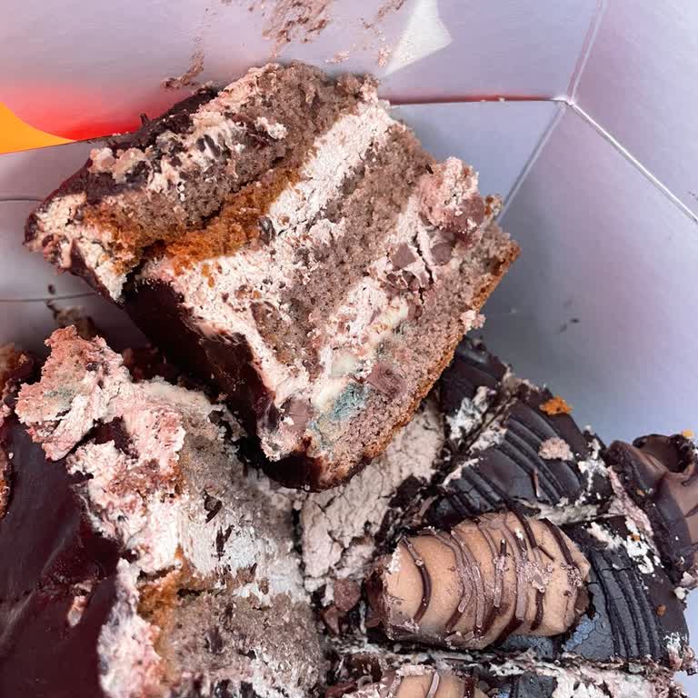 Küflü Pastalar ve Kötü Müşteri Hizmeti Şoku