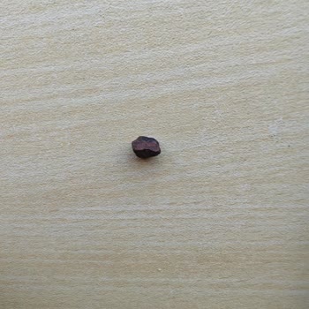 Tehlikeli Sürpriz: Kuruyemişten Taş Çıktı!