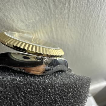 Çizik Saat ve İlgisiz Mağaza Personeli