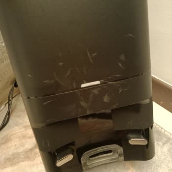 Çiziklerle Geri Dönen Robot Süpürge