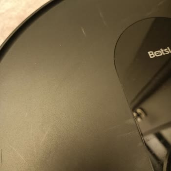 Çiziklerle Geri Dönen Robot Süpürge