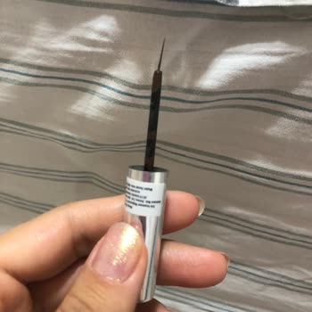 Anormal İncelikte Eyeliner Fırçası Sorunu