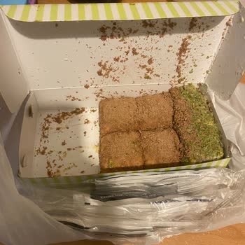 Soğuk baklava siparişim paramparça ve sütü akmış şekilde geldi