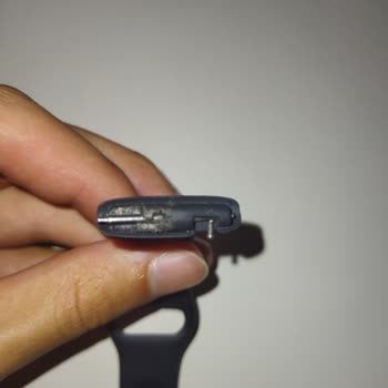 Mi Store'dan Alınan Redmi Watch 3 Active Saatinin Kordonu Hızla Eriyor