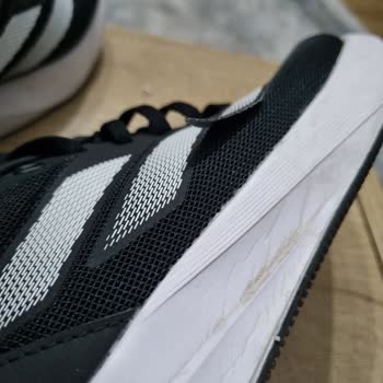 Orijinal Ayakkabıda Amblem Sorunu