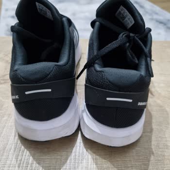 Orijinal Ayakkabıda Amblem Sorunu