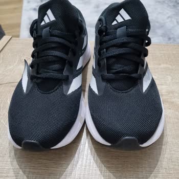 Orijinal Ayakkabıda Amblem Sorunu