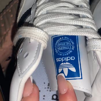 Ayakkabıda Sürekli Boya Atması ve Yetersiz Müşteri Hizmeti