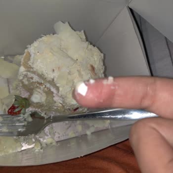 Pasta Siparişinde Yumurta Kabuğu Sorunu