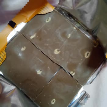 Karamelli Çikolata Şoku: Beyazlamış ve Taş Gibi