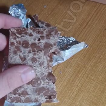 Nestle Çikolata Bozulmuş Ve Yarım Duruyor