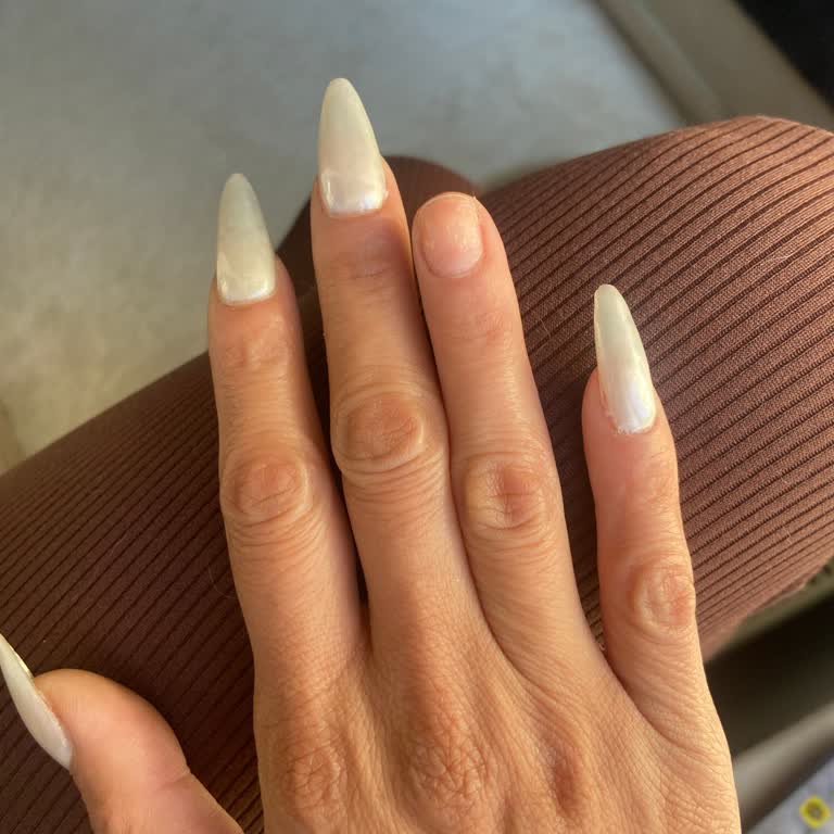 Güzellik Merkezinde Hayal Kırıklığı: Protez Tırnak Fiyaskosu