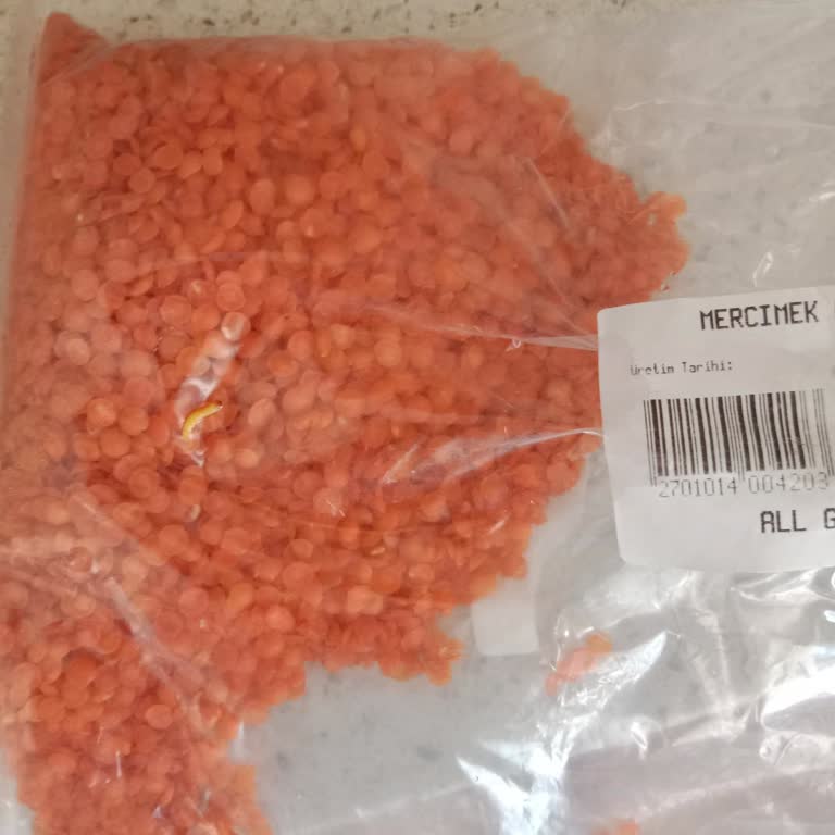 Balçova Başdaş Market'te Hijyen Skandalı: Böcekli Bakliyatlar