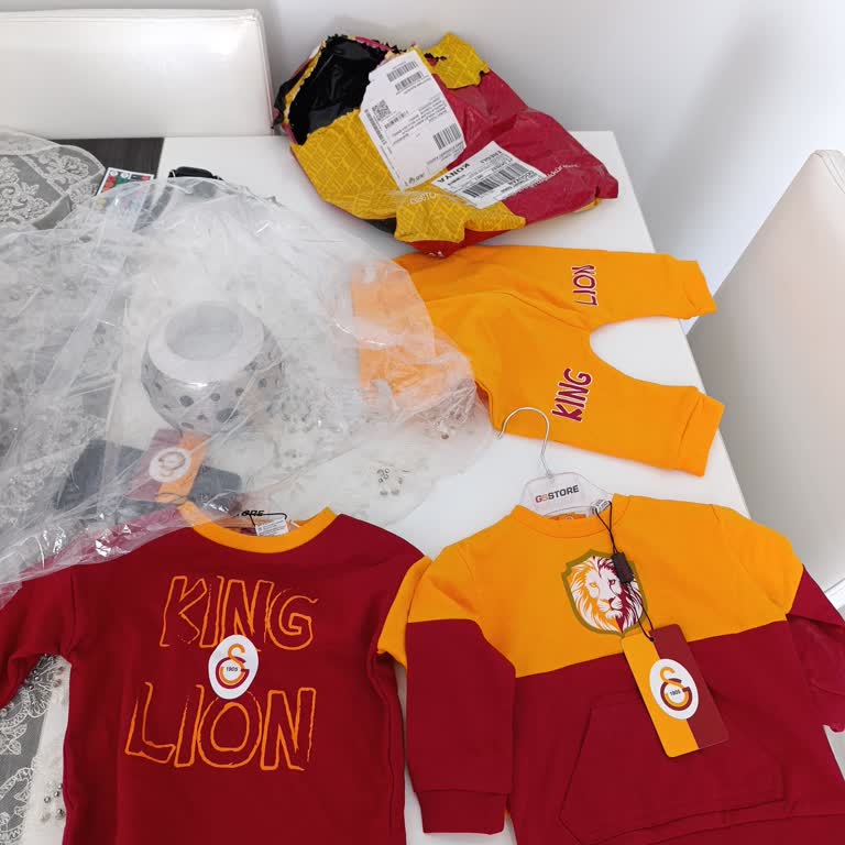 Galatasaray Store'dan Gelen Hediye Kutusu Hayal Kırıklığı Yarattı