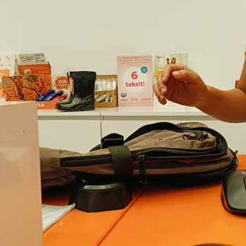 Yeni Aldığım Çanta Hemen Yırtıldı