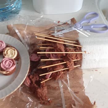 Bayat Kek Sürprizi: Doğum Günümde Hayal Kırıklığı