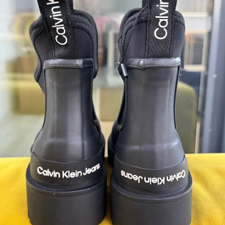 Calvin Klein botun defolu gelmesi hayal kırıklığı yarattı