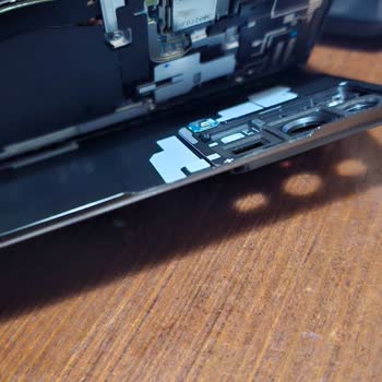 Note 20 Ultra'nın Arkası Kendiliğinden Açıldı