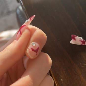 Güzellik Merkezinde Tırnak Hizmeti Hayal Kırıklığı