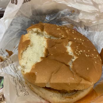 Burger King AVM'den Gelen Bayat Ve Yanık Hamburger Şikayeti