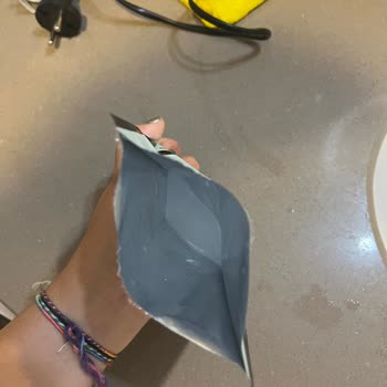 Maske Paketinden Sadece Sıvı Çıktı