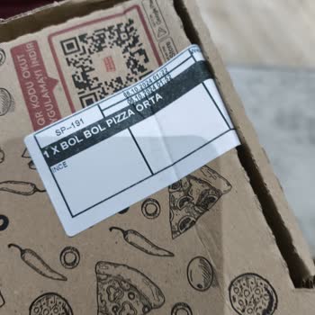 Soğuk Pizza ve İlgisiz Şube Personeli