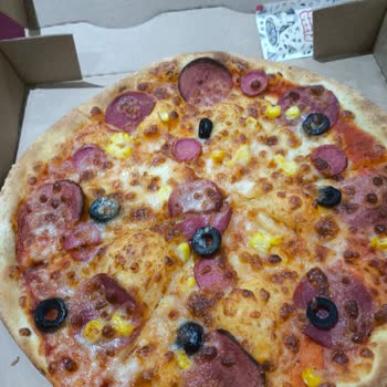 Soğuk Pizza ve İlgisiz Şube Personeli