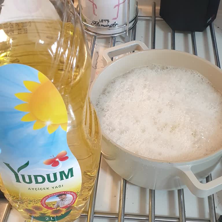 Yudum Ayçiçek Yağı: Köpüren Sorun ve Sağlık Riski