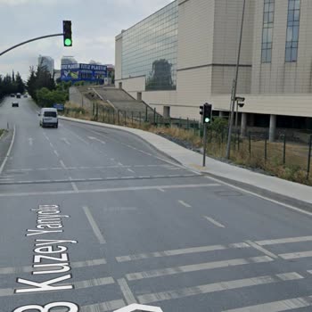 Yol Üzerindeki Tehlikeli Çukur Kazaya Yol Açtı