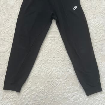 Nike Mağazasındaki Dikiş Hatası ve İlgisizlik