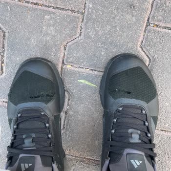 Adidas Ayakkabının Beklenmedik Yıpranması