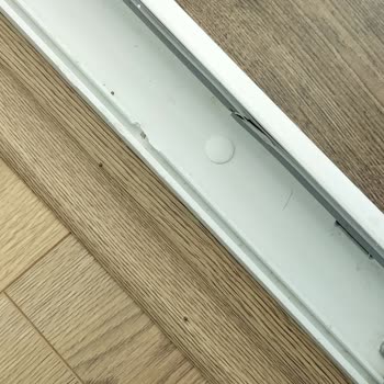 Winsa Bayii'nin İhmali: Hasarlı Pencereler