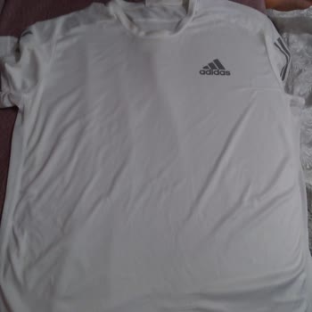 Adidas T-shirt: Hızla Deforme Olan Ürün ve İlgisiz Müşteri Hizmetleri