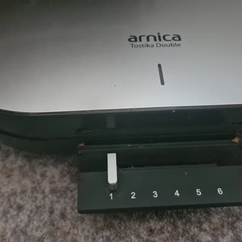 Arnica Tostika Waffle Makinesi Kulp Kırılması