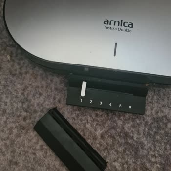 Arnica Tostika Waffle Makinesi Kulp Kırılması
