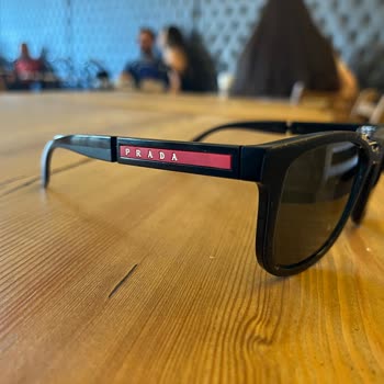 Prada Gözlüklerde Beklenmedik Kalite Sorunu