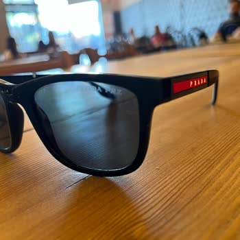 Prada Gözlüklerde Beklenmedik Kalite Sorunu