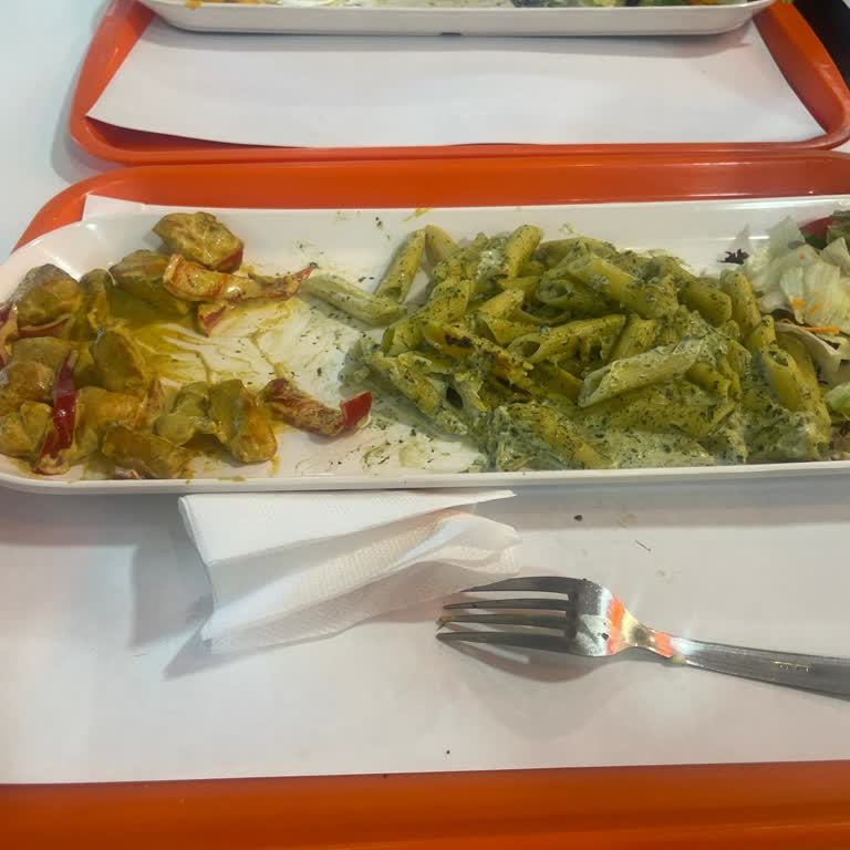 Yammi Makarna Lezzetsiz Yemek Deneyimi