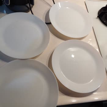 IKEA Çeyizlik Tabak Setinde Üretim Hatası Şoku