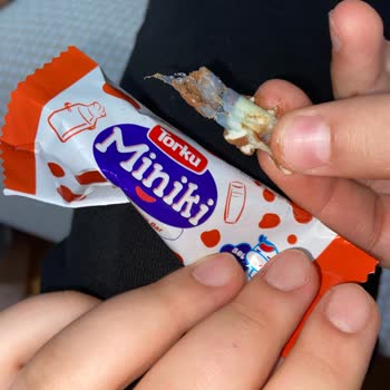 Çikolatanın İçinden Çıkan Plastik Parçası