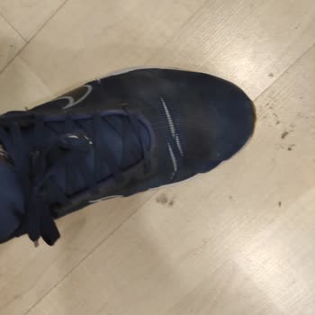 Nike Ayakkabıda Erken Yırtılma Sorunu