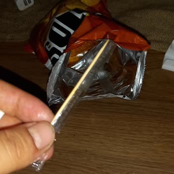 Patos cips paketinden çıkan kürdan tehlikesi