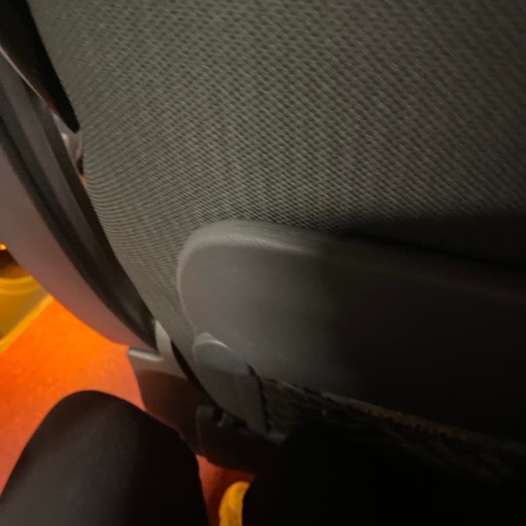 Dar Koltuk Mesafesi Yolculuğu Zorlaştırıyor